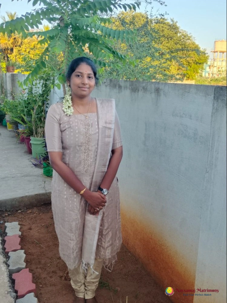Harshinni Priya Lakshmanan View 2 Profile Image - Navsamaj Matrimony