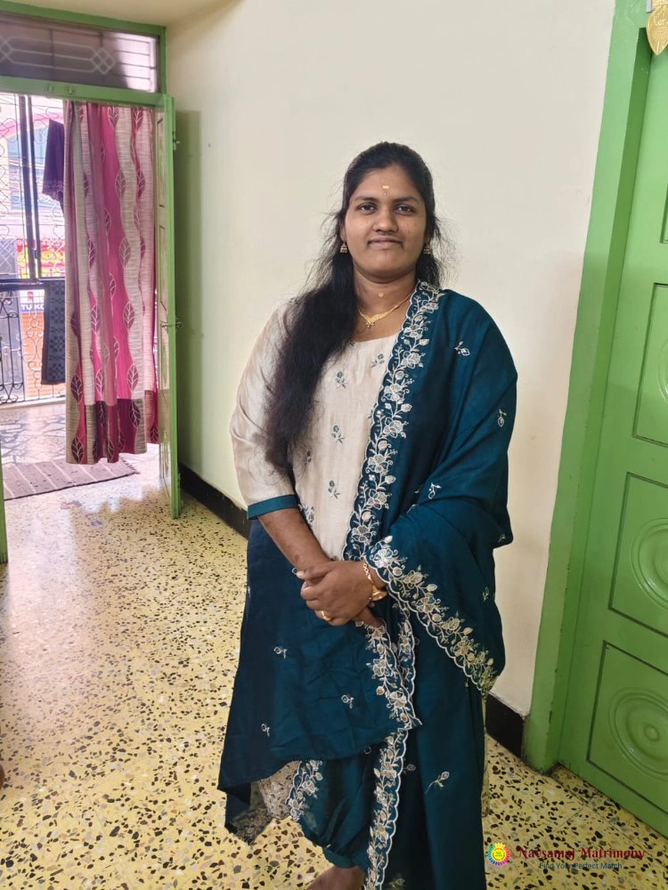 Gayathiri Kuppusamy View 2 Profile Image - Navsamaj Matrimony