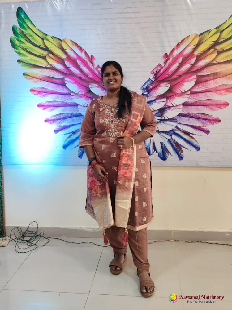 Gayathiri Kuppusamy View 5 Profile Image - Navsamaj Matrimony