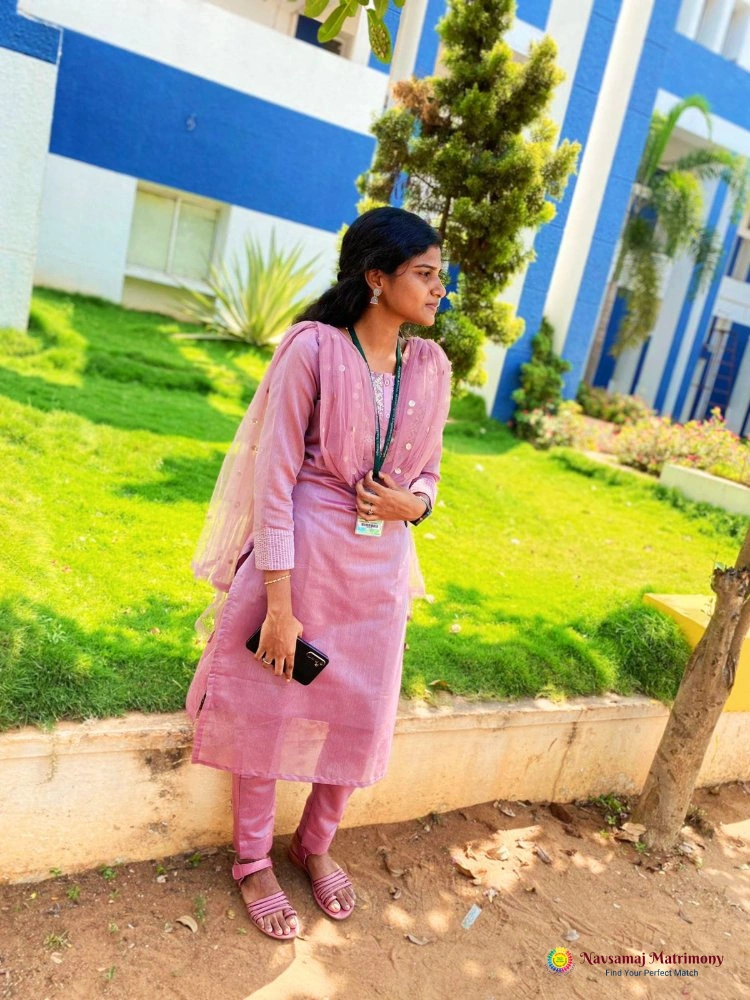 Durga Ravichandran View 2 Profile Image - Navsamaj Matrimony