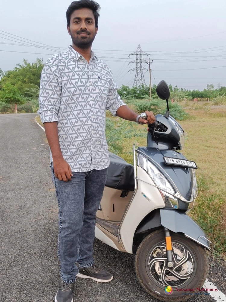 Dinesh Kesavan View 2 Profile Image - Navsamaj Matrimony